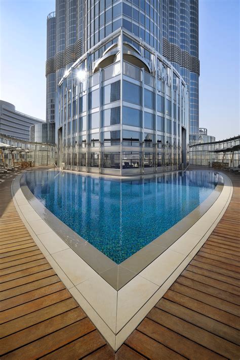 giorgio armani hotel dubai